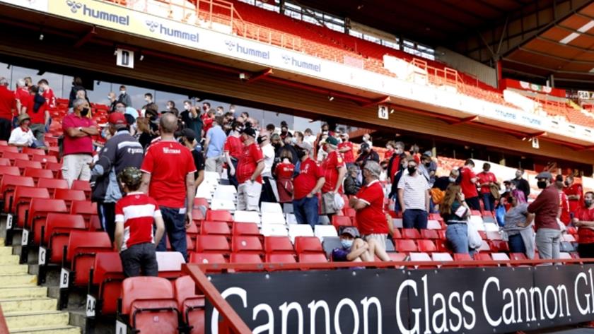 Iranpress: UK plans to bring fans back into stadiums abandoned 