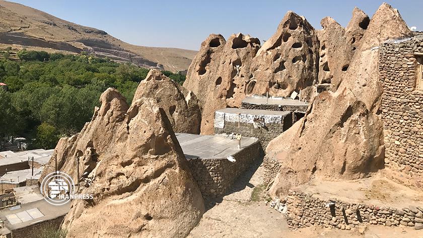 Iranpress: Kandovan, only inhabited rocky village in world