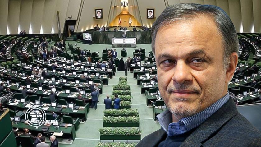 Iranpress: Razm-Hosseini wins vote of confidence as Industry minister