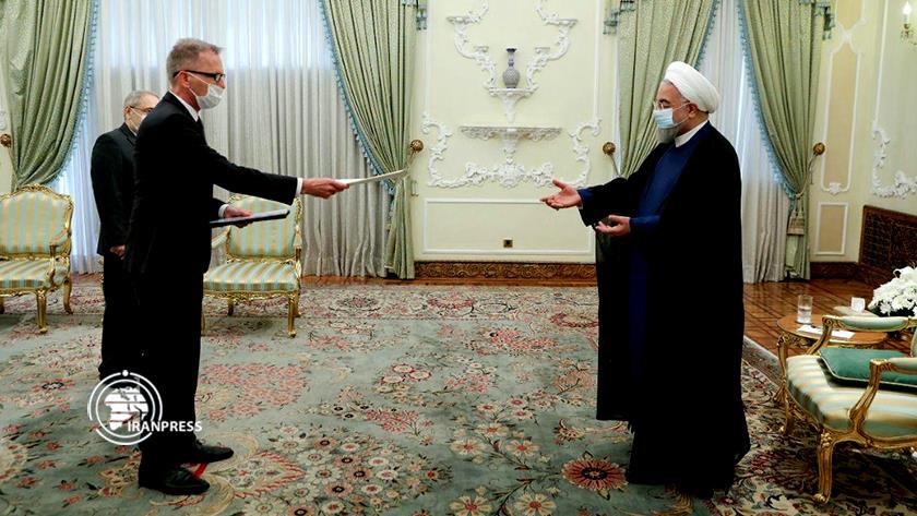 Iranpress: Iran Rouhani receives credentials of foreign ambassadors