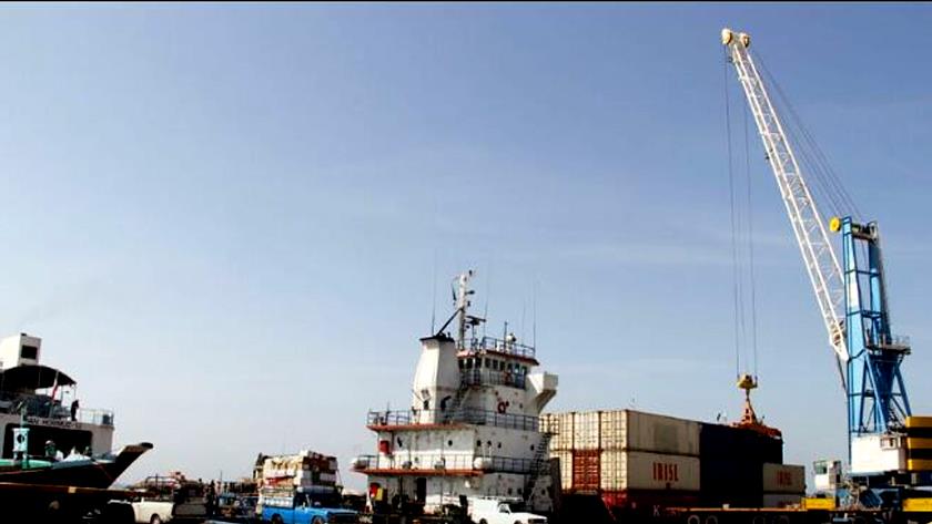 Iranpress: Iran exports 550 tons of non-oil goods to Oman