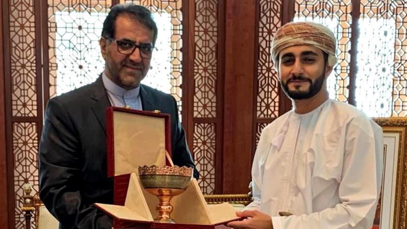 Iranpress: Iran, Oman confer on cementing cultural, artistic ties