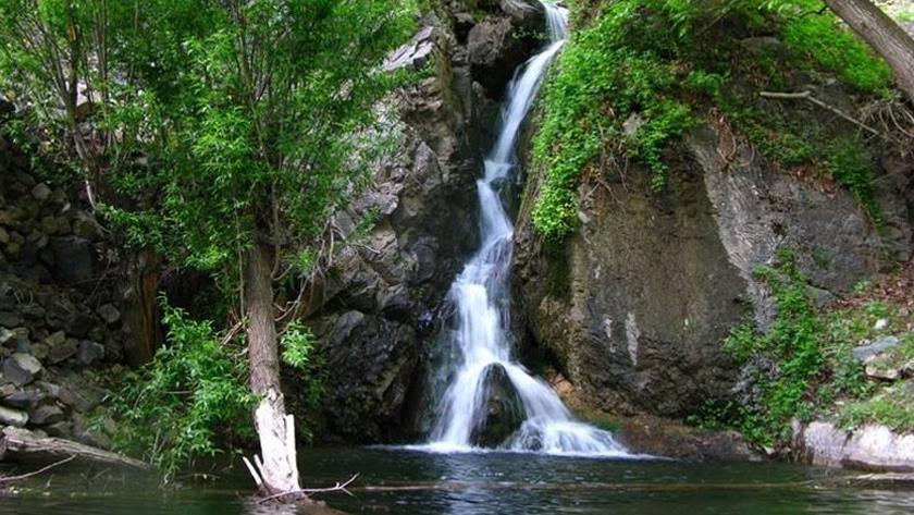 Iranpress: Darband waterfall, tourist attraction of Ilam, Iran