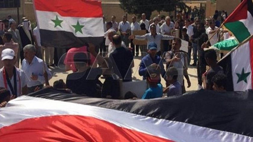 Iranpress: Syrians hold Anti-American demonstrations in Qamishli