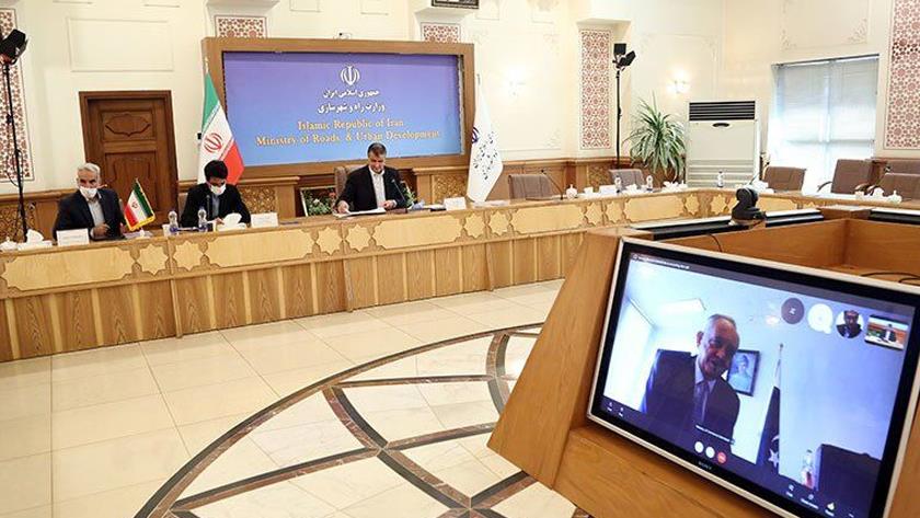 Iranpress: Iran, Pakistan emphasize expansion of economic ties