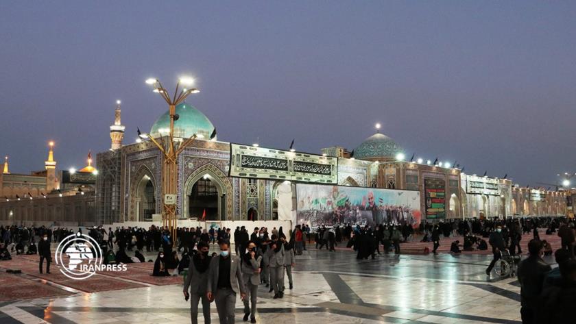 Iranpress: Mourning ceremony held in holy Razavi shrine on anniversary of Imam Reza (AS) martyrdom