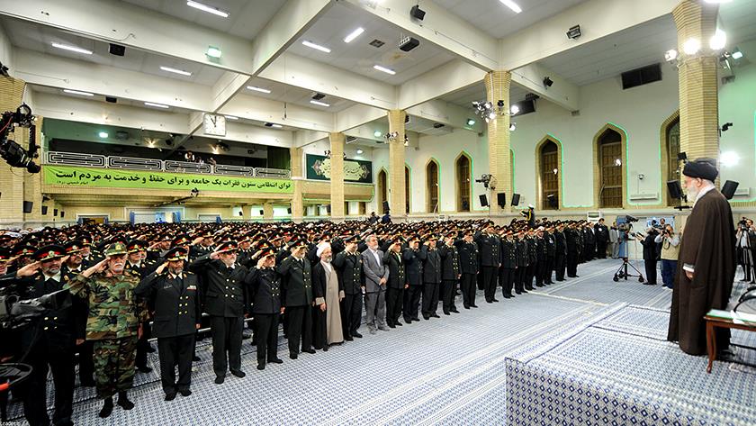 Iranpress: Leader appreciates Iranian Law Enforcement Forces on occasion of Police Week