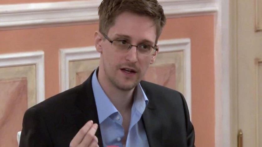 Iranpress: Edward Snowden receives permanent residence in Russia