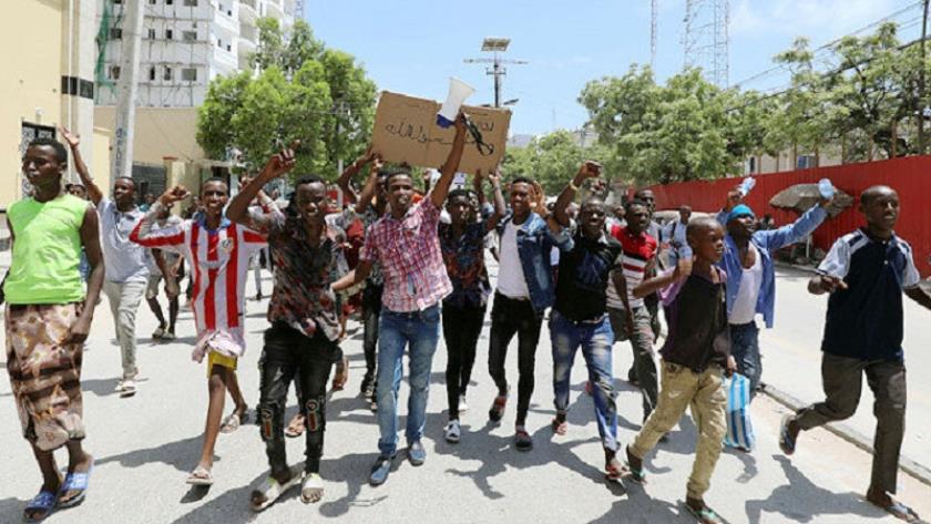 Iranpress: People in Somalia protest against France anti-Islamic actions
