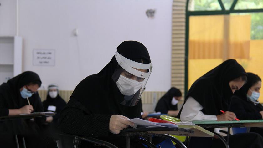 Iranpress: Iranian women shine in university entrance exams