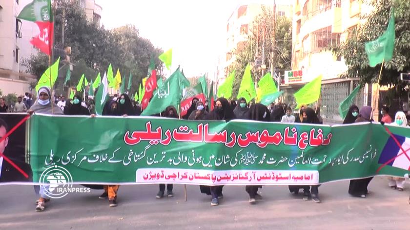 Iranpress: Karachi people demonstrate in condemnation of Macron