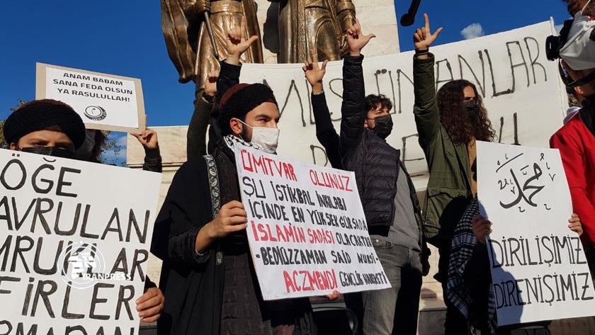 Iranpress: Turkish protesters rally to condemn insult to Prophet Mohammad (PBUH)