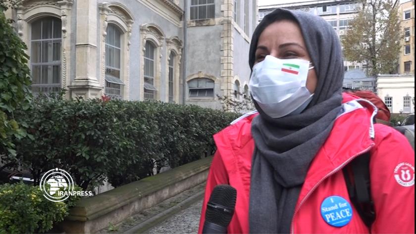 Iranpress: Iranian woman arrives in Turkey in her 