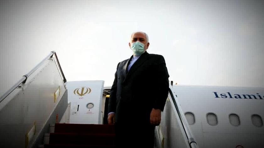 Iranpress: FM Zarif arrives in Pakistan heading a political-economic delegation