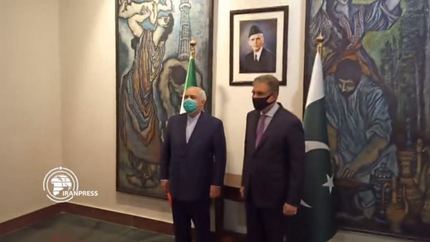 Iranpress: FM Zarif meets with Pakistani counterpart