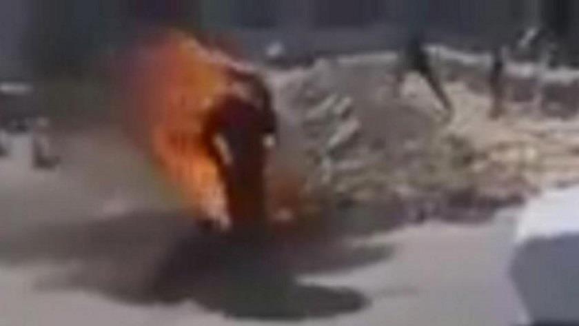 Iranpress: Man sets himself on fire in Cairo
