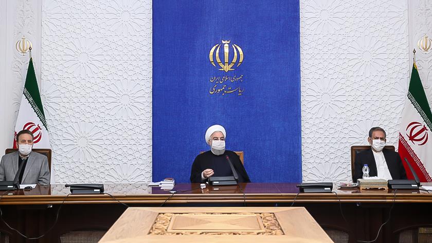Iranpress: Rouhani: Iranians’ resistance in economic warfare rewarded
