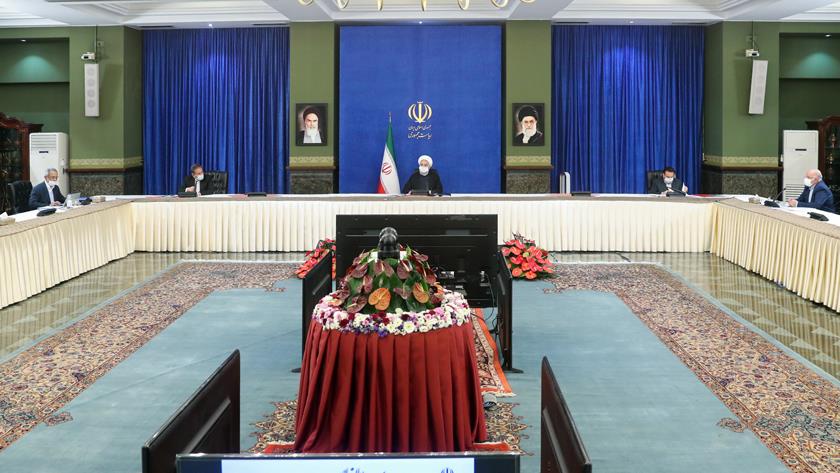 Iranpress: Continuous reduction of oil dependence; key achievement of resistive economy: Rouhani 