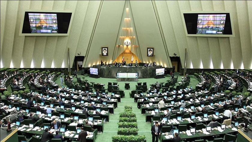 Iranpress: Iranian MPs adopted outline of 9-article strategic plan action to nullify sanctions