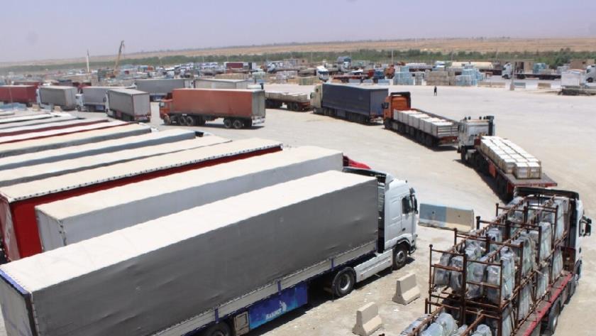 Iranpress: Exports to Iraq through Mehran crossing reaches $ 284 million