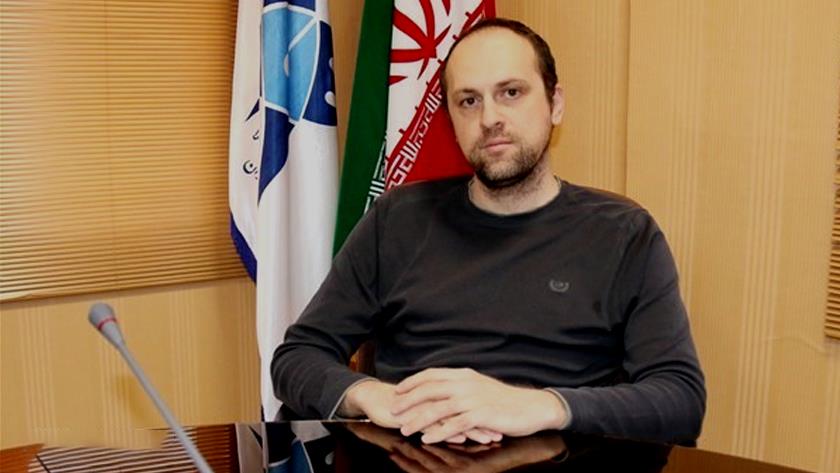 Iranpress: Iranian professor among top scientists in the world