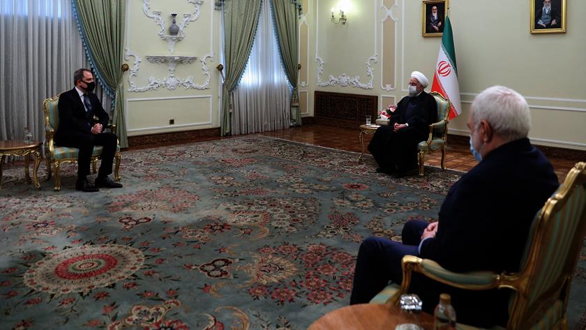 Iranpress: Pres. Rouhani: Iran to develop ties with Republic of Azerbaijan