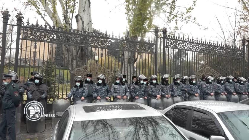Iranpress: Protesters in Armenia demand PM resignation