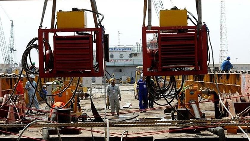 Iranpress: Construction of 5 IOOC Offshore Oil Rigs underway