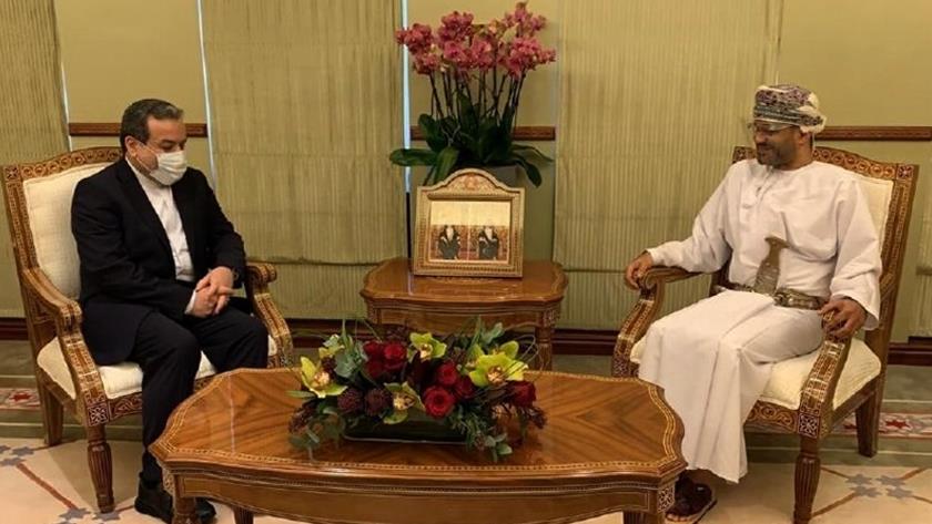 Iranpress: Iran’s Araghchi consults with Omani FM