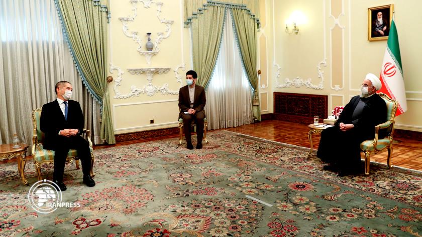 Iranpress: Rouhani: We hope to see more Japanese companies in Iran
