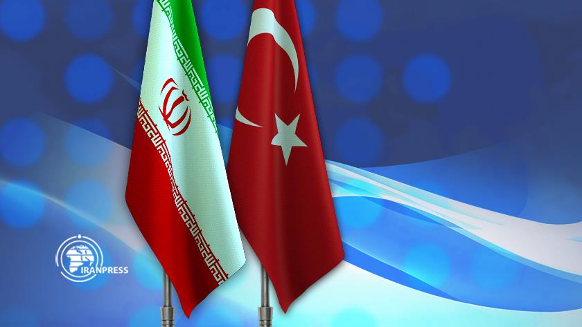 Iranpress: Iran, Turkey urge increasing economic exchanges