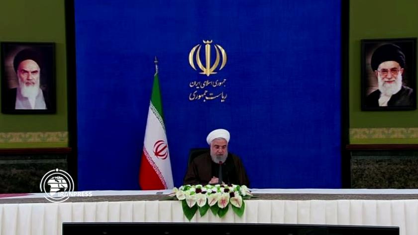Iranpress: Rouhani: Our resistance to bring about US administration