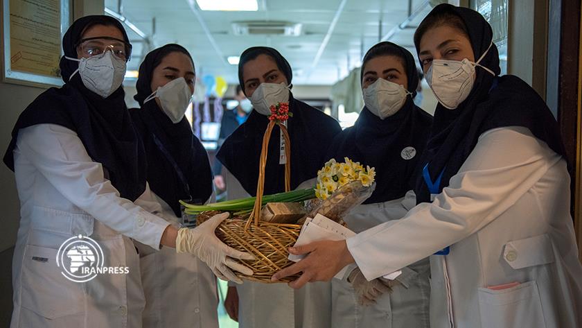 Iranpress: Nurses devote themseves to COVID patients at Namazi Hospital in Shiraz 