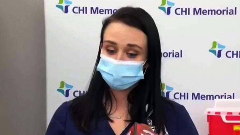 Iranpress: US head nurse faints during press briefing, took COVID-19 vaccine shot earlier