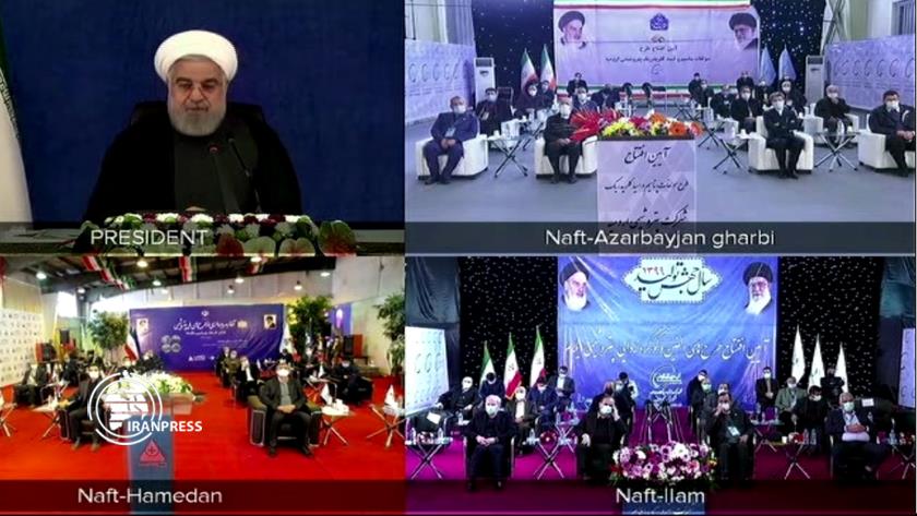 Iranpress: Petroleum Ministry national projects inaugurated in Iran