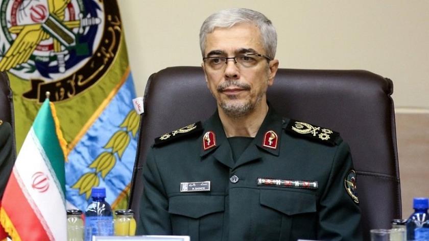 Iranpress: Iranian military official felicitates military commanders of Christian countries