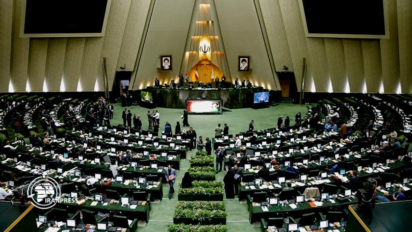 Iranpress: Important issue of parliament, review of next year budget bill