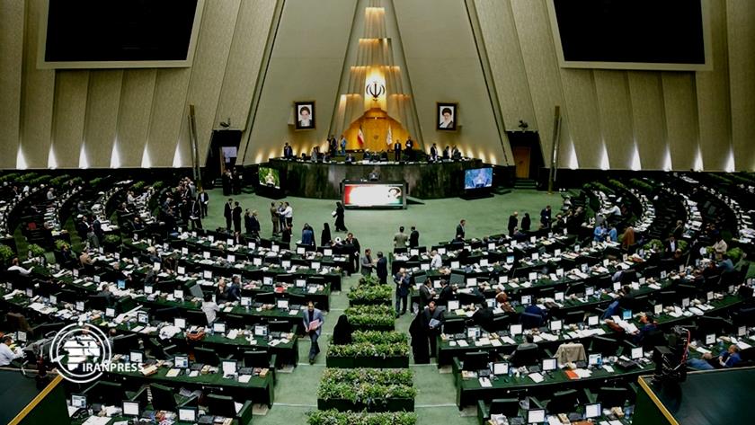 Iranpress: Lt Gen Soleimani, “9th of Dey” and economic affairs; main agendas of Parliament