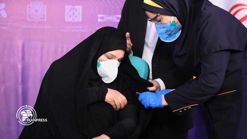 Iranpress: Iran tests first home-made vaccine on the official