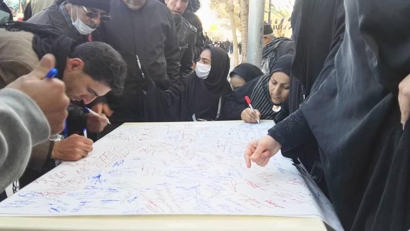 Iranpress: Iranian sign petition for taking tough revenge of Gen. Soleimani