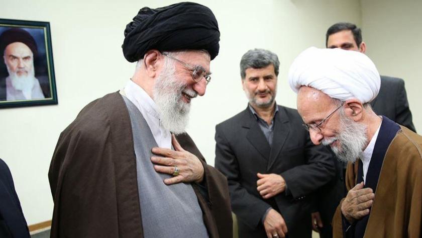 Iranpress: Leader offers condolences on death of Ayatollah Mesbah Yazdi