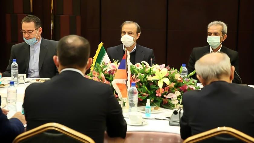 Iranpress: Iran, Armenia sign trade MoU