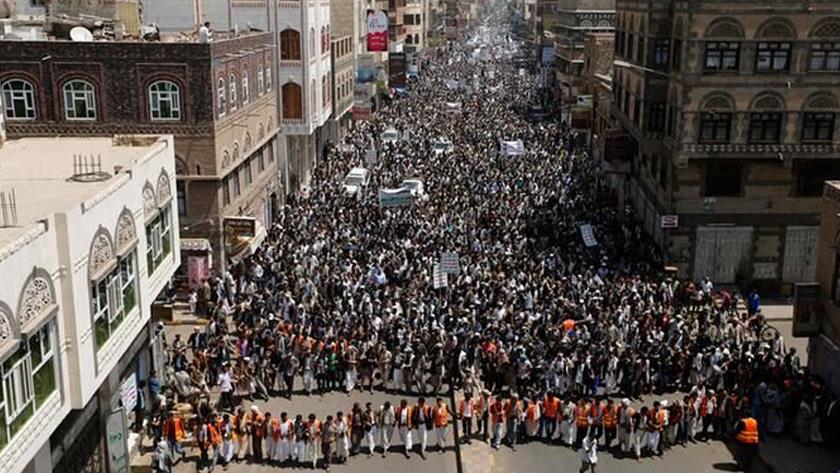 Iranpress: Yemenis stage protests to condemn US designation of Ansarullah as terrorist group