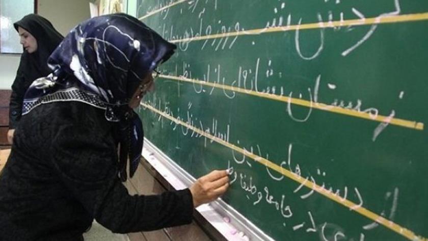 Iranpress: Literacy rate of Iranians reaches to 96.6 percent