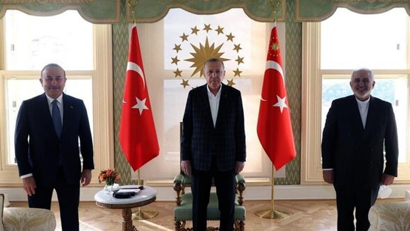 Iranpress: Zarif: Iran and Turkey had good relations in difficult conditions