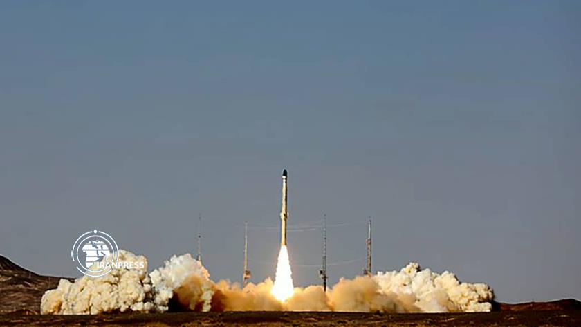 Iranpress: Iran unveils Zoljenah satellite carrier