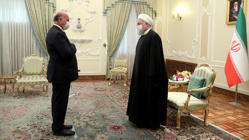 Iranpress: Rouhani: Iran-Iraq trade volume should reach to $20 billion per year