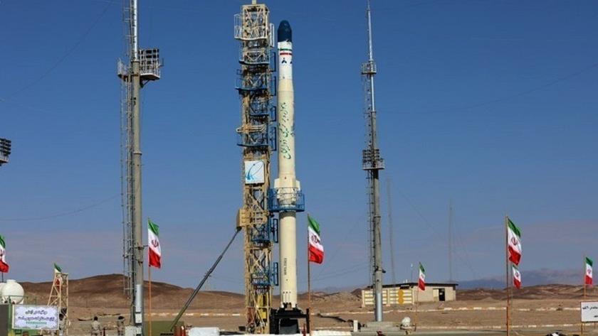 Iranpress:  Satellite-carrying rocket, Iran