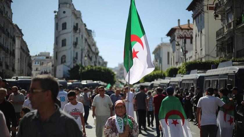 Iranpress: Thousands protest in Algeria in support of Hirak
