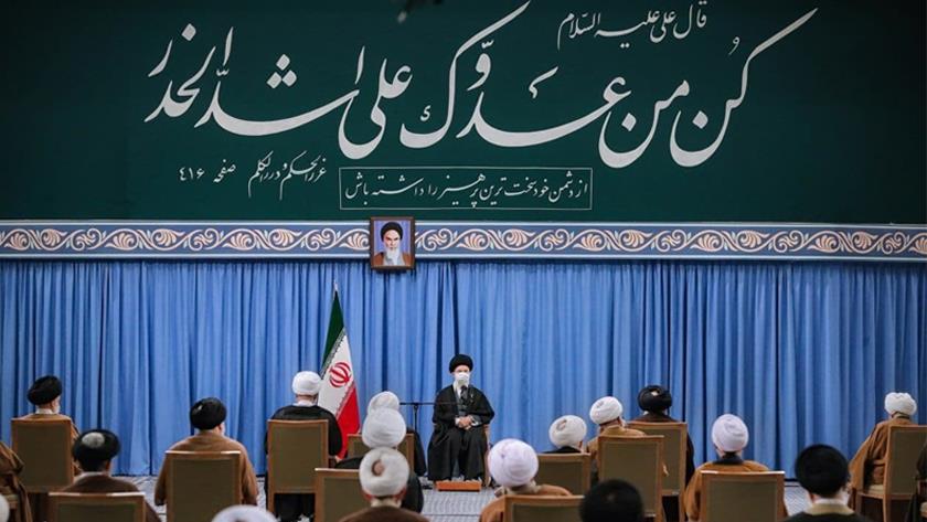 Iranpress: Leader receives members of Assembly of Experts
